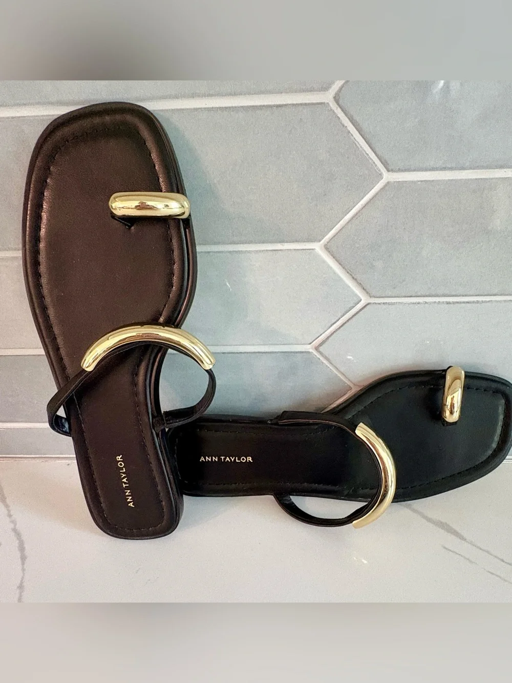 Ann Taylor Black Leather Embellished Sandals with Gold Hardware & Toe Ring Sz. 7